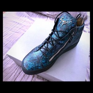 Brand new Giuseppe Zanotti snake print men’s sneak